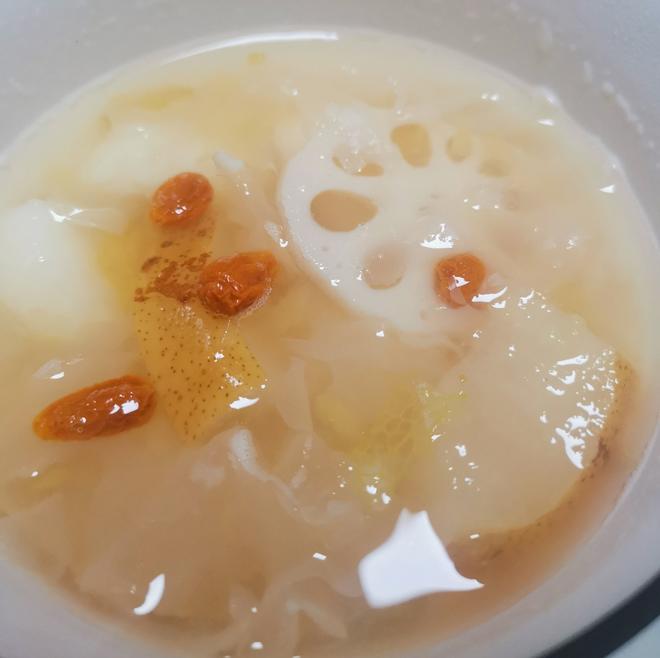白露放大镜银耳莲藕梨应季食材摆拍