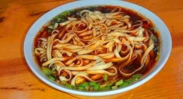 吃喝宜昌红油小面萝卜饺子凉虾