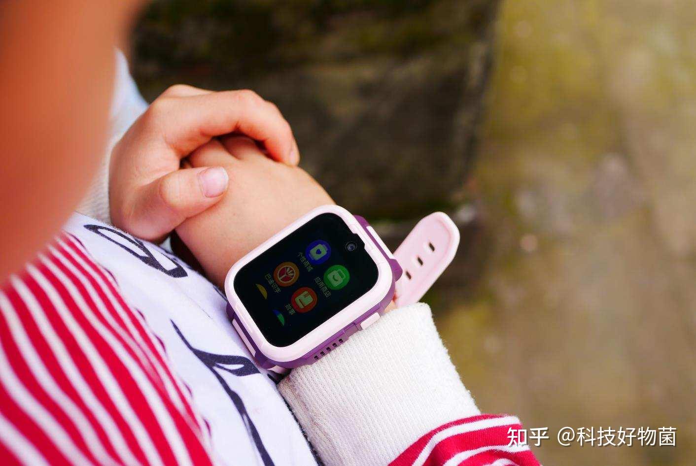 儿童电话手表MAX下载软件扫码支付