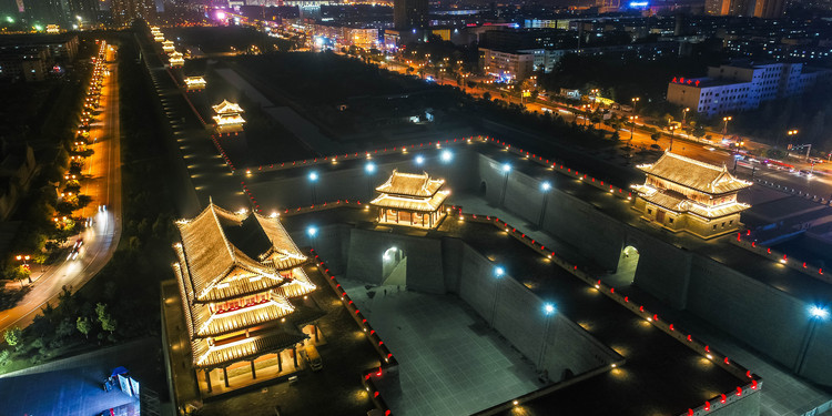 看大同古城墙夜景游玩攻略配图