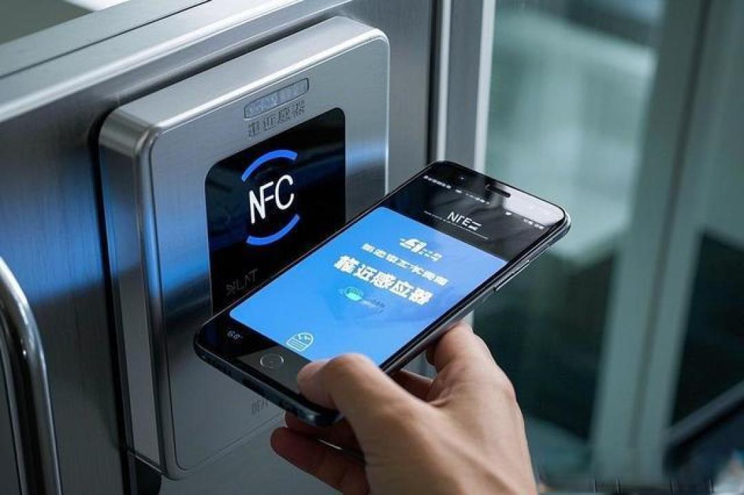 NFC万能助理读取门禁卡模拟操作实拍步骤