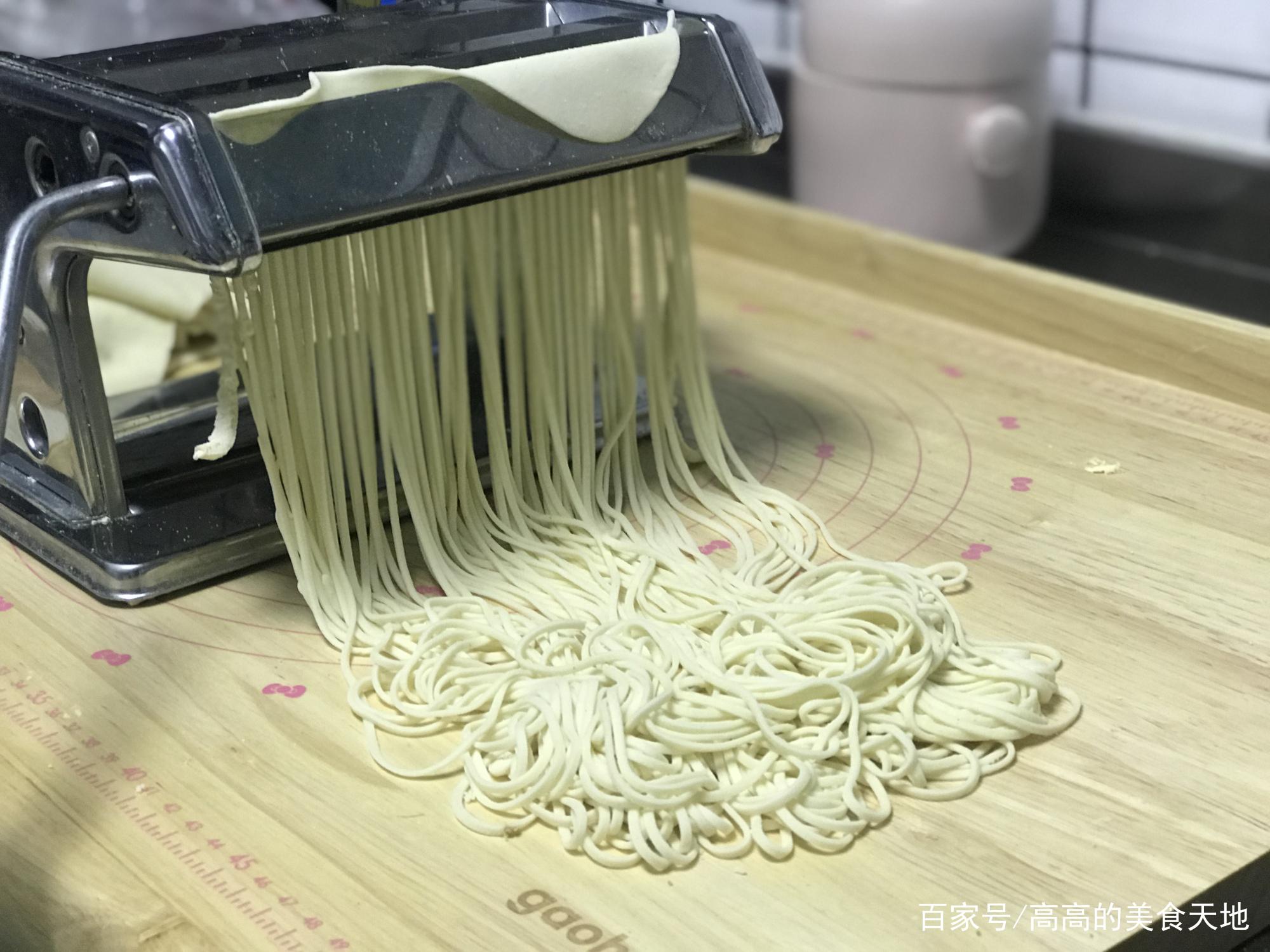 重庆鲜面条配方比例和碱水调配方法