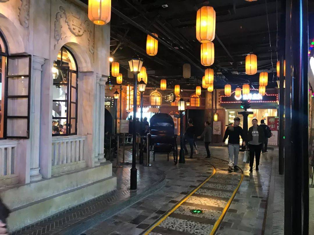MaeTown街区内部复古街景
