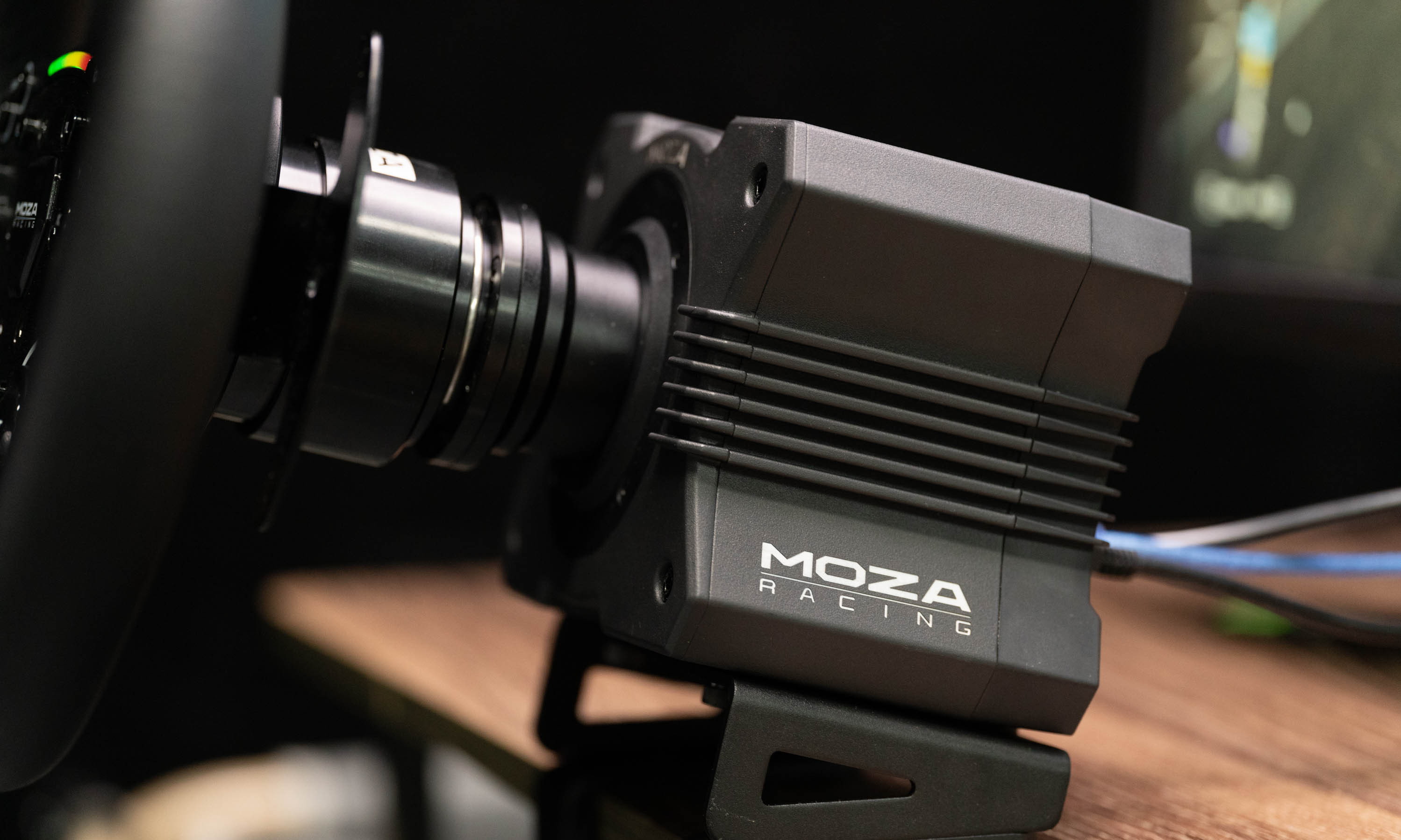 MOZA Racing方向盘与竞品同框对比图 外观做工对比