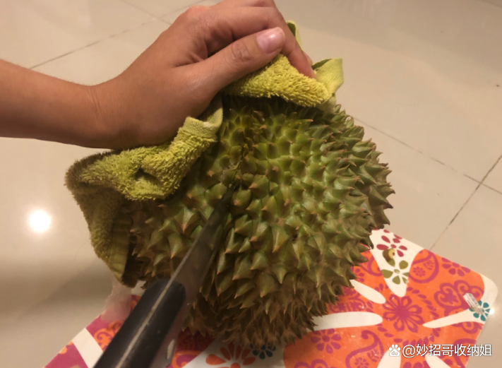 榴连百宝箱开榴莲步骤分解图