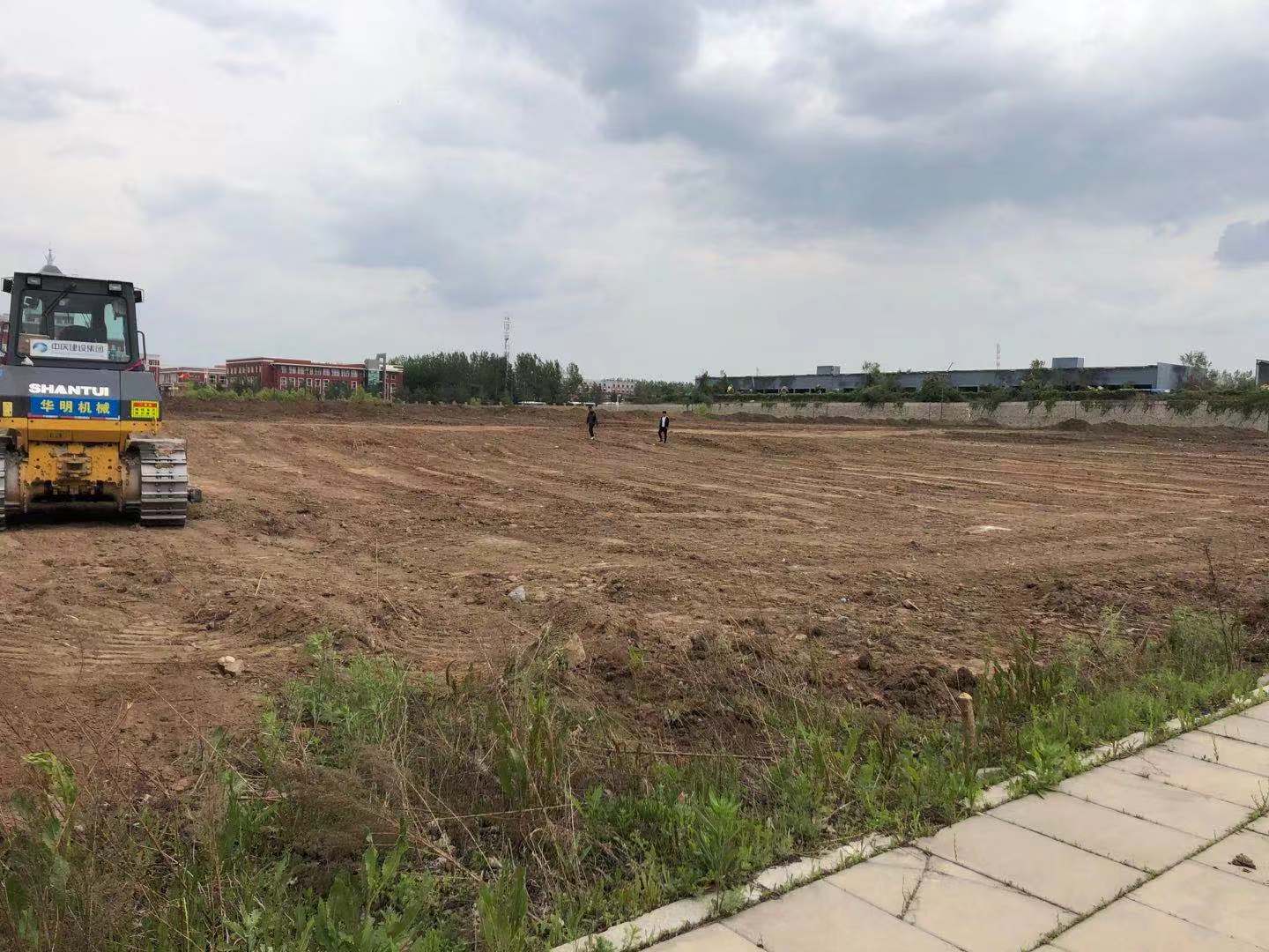 建造新城市土地平整施工现场图