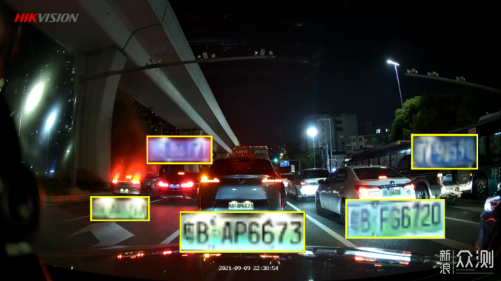 Speedline行车记录仪夜间拍摄效果对比