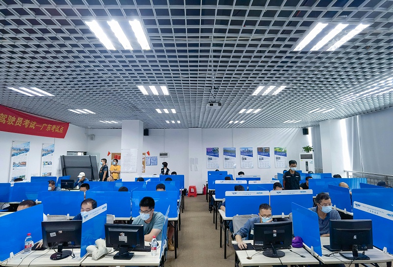无人机驾驶证理论考试与实操考试现场图